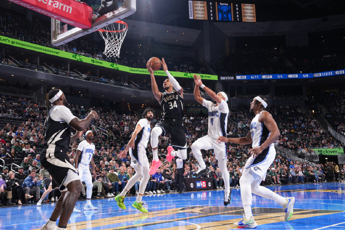 雄鹿队在NBA杯中展现强劲势头